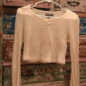 Kendall & Kylie crop shirt w/ bell sleeves